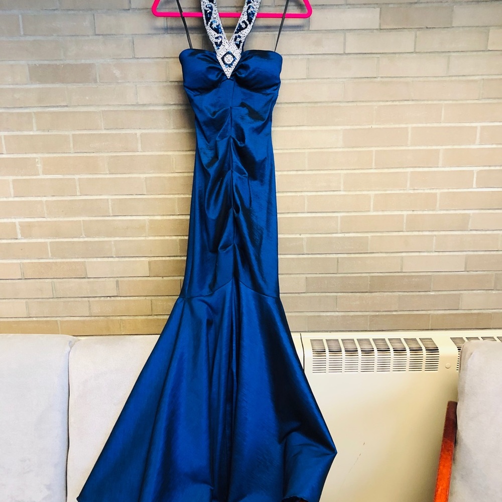 Prom dress / formal dress